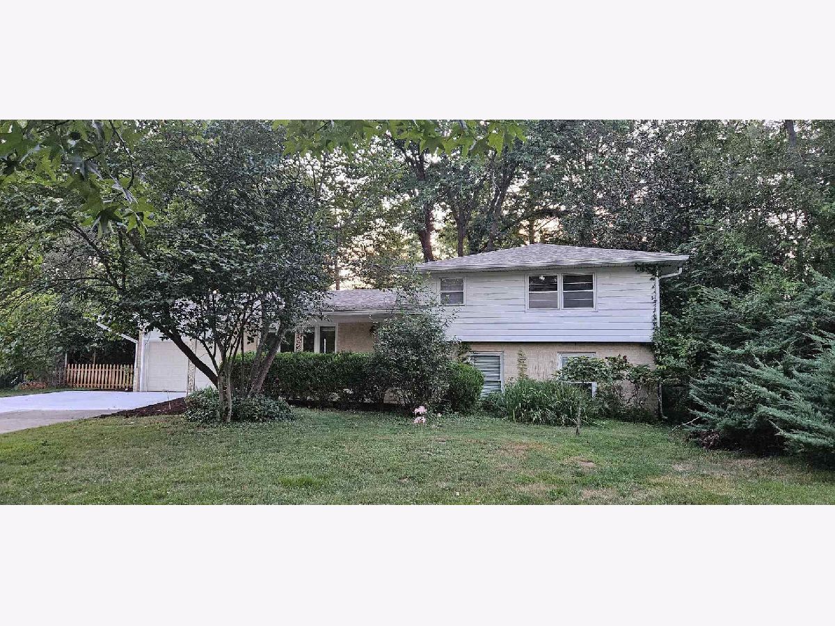  For Sale Carbondale Illinois, 1608 Briarwood Drive