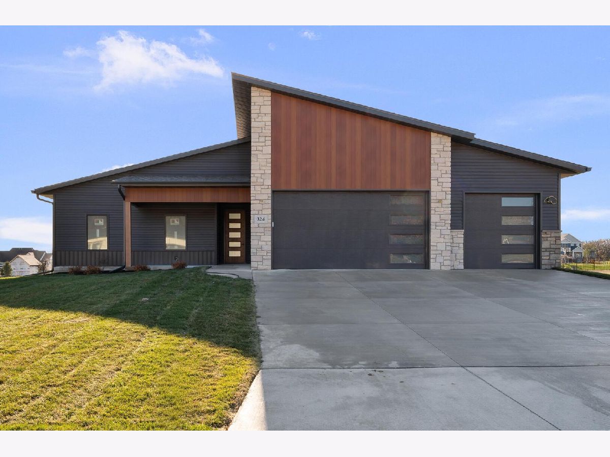  For Sale Riverdale Iowa, 324 Linda Lane