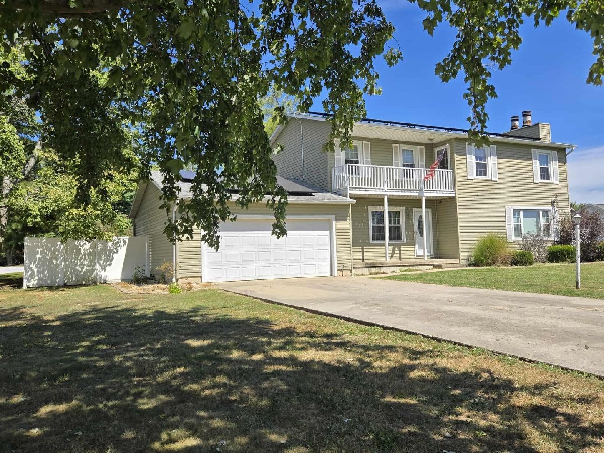  For Sale Woodlawn Illinois, 108 Mockingbird Lane