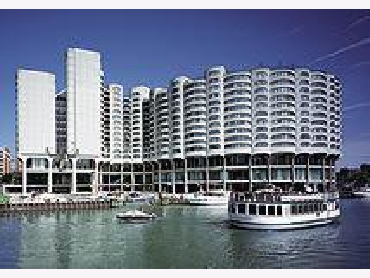 Condos & Townhomes Rented River City Chicago Illinois, 800 Wells
