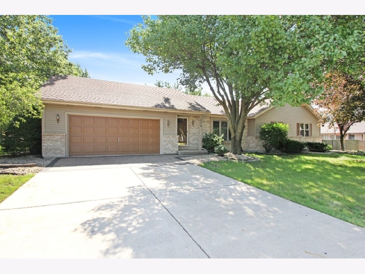 Homes & Condos & Townhomes Sold Meadows Minooka Illinois, 214 Deerpath