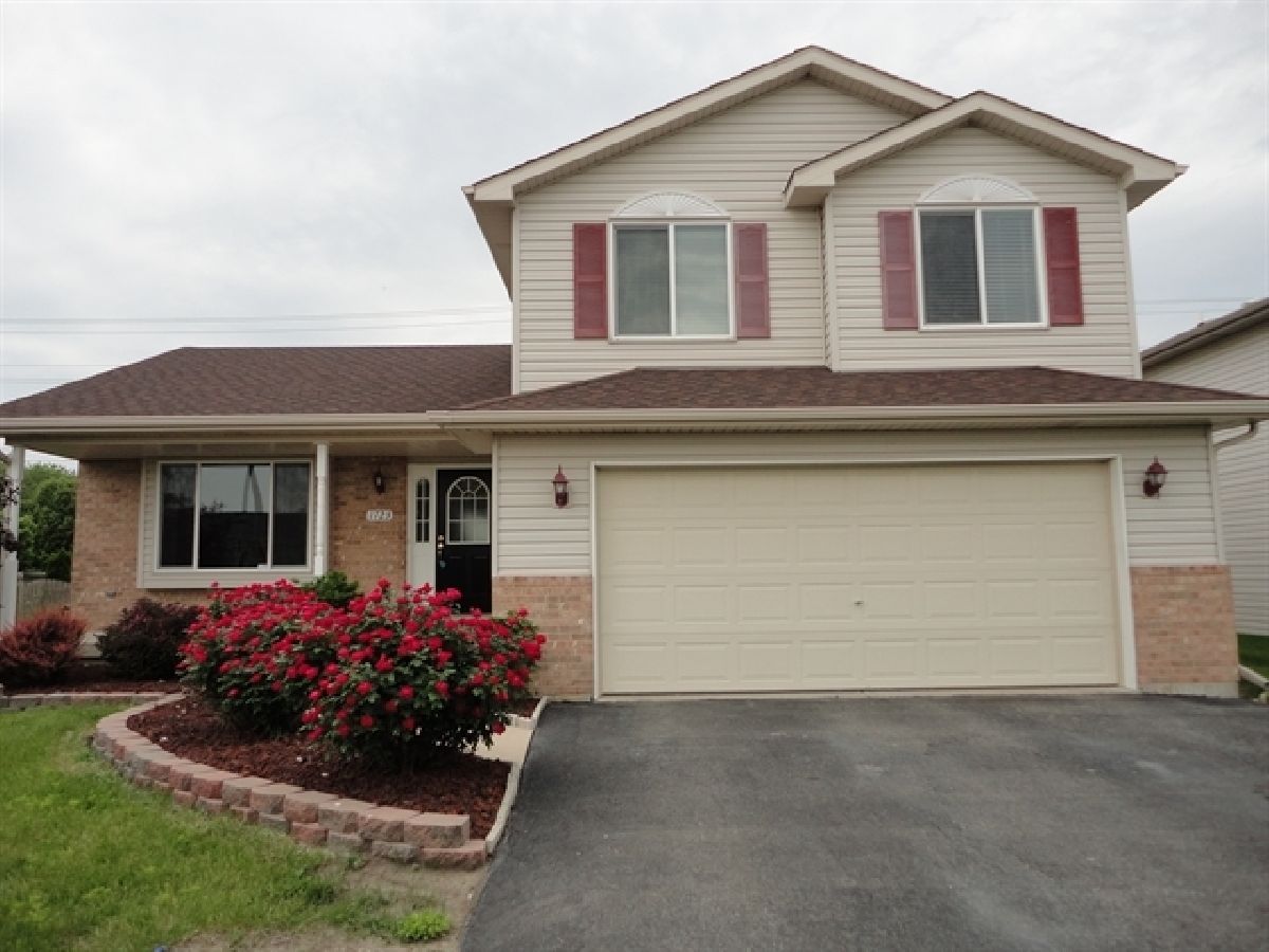 Homes Rented Cumberland Plainfield Illinois, 1723 Mystic