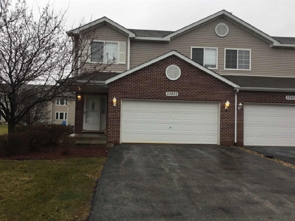Homes & Townhomes Rented Hunters Crossing Channahon Illinois, 25652 Ascot