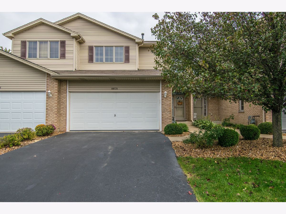Townhomes Sold Mccarthy Landings Mokena Illinois, 18721 Dove