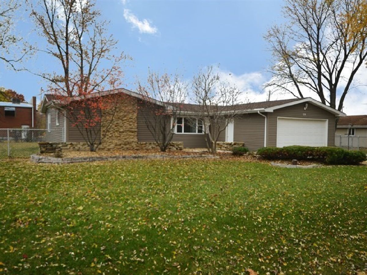 Homes Sold Sunset Hills Shorewood Illinois, 719 Helene