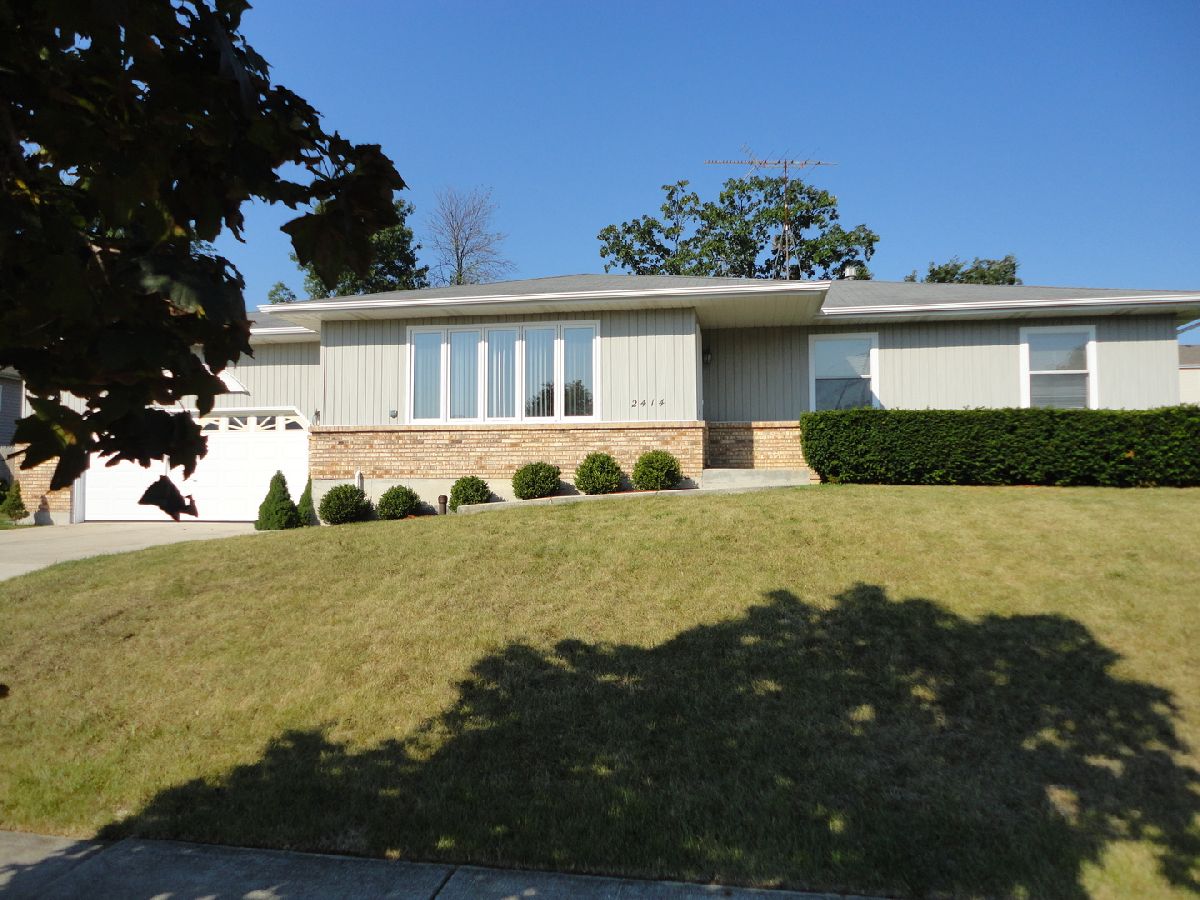 Homes Rented Matthew Woods Zion Illinois, 2414 Matthew