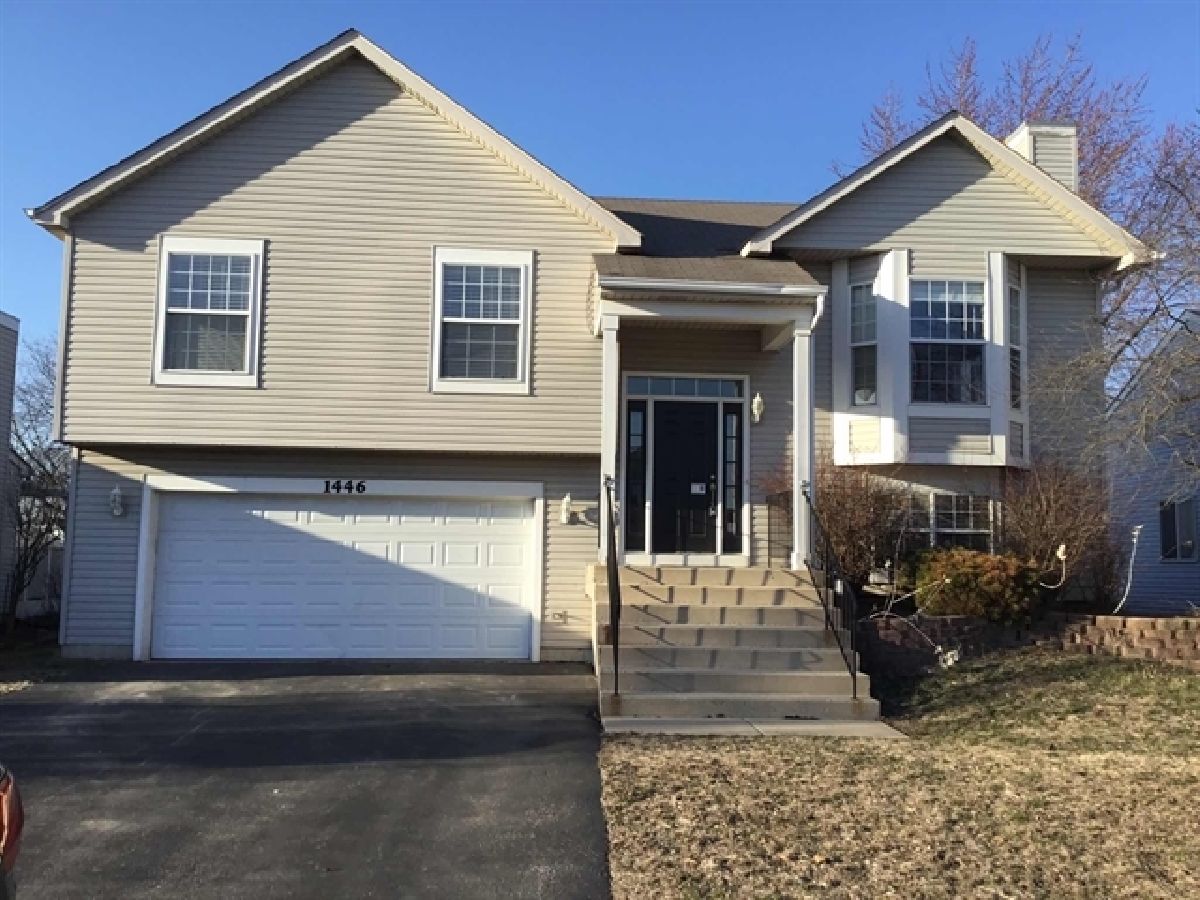 Homes & Condos & Townhomes Rented Kingsport Village South Elgin Illinois, 1446 Blackhawk