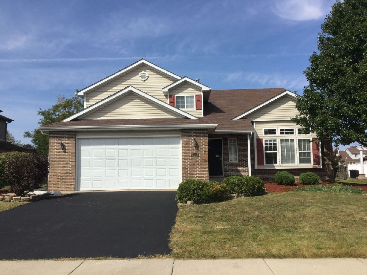 Homes Rented Huntington Village Shorewood Illinois, 905 Mazalin