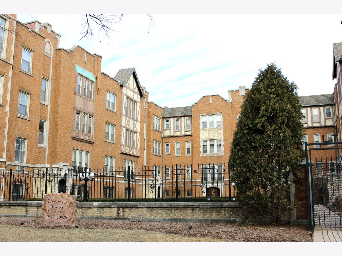 Condominiums Rented Longwood Towers Chicago Illinois, 10921 Longwood