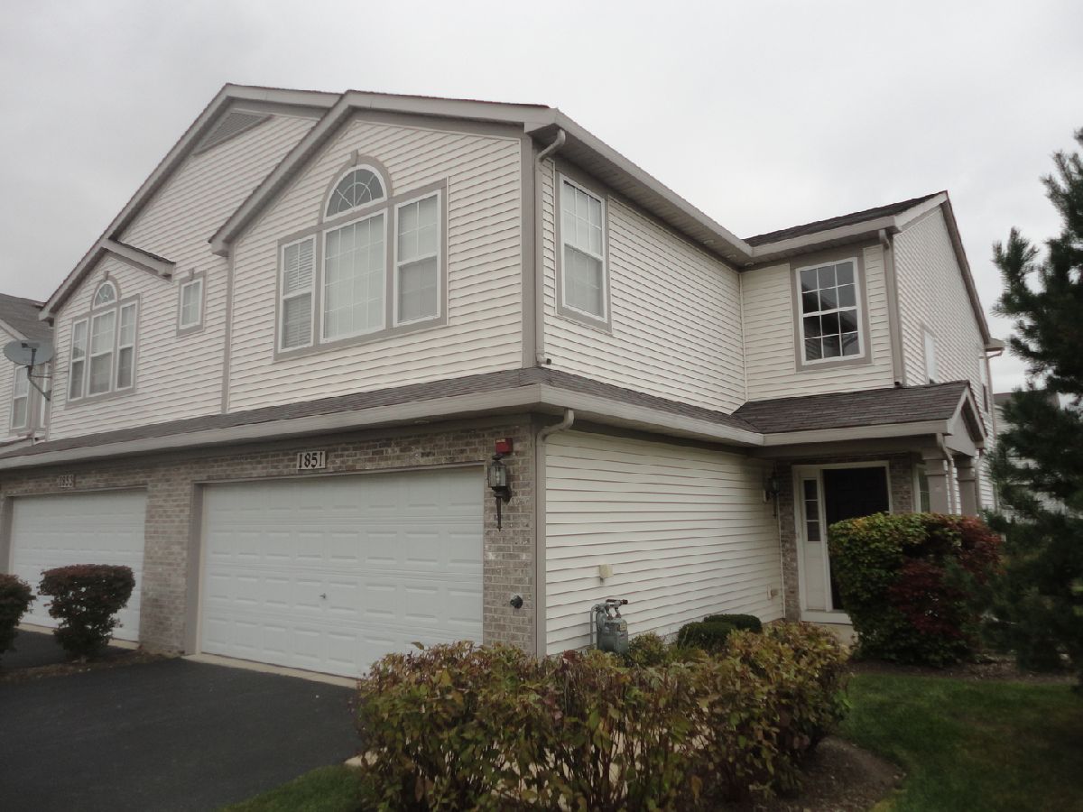 Townhomes Rented Silver Springs Montgomery Illinois, 1851 Candlelight