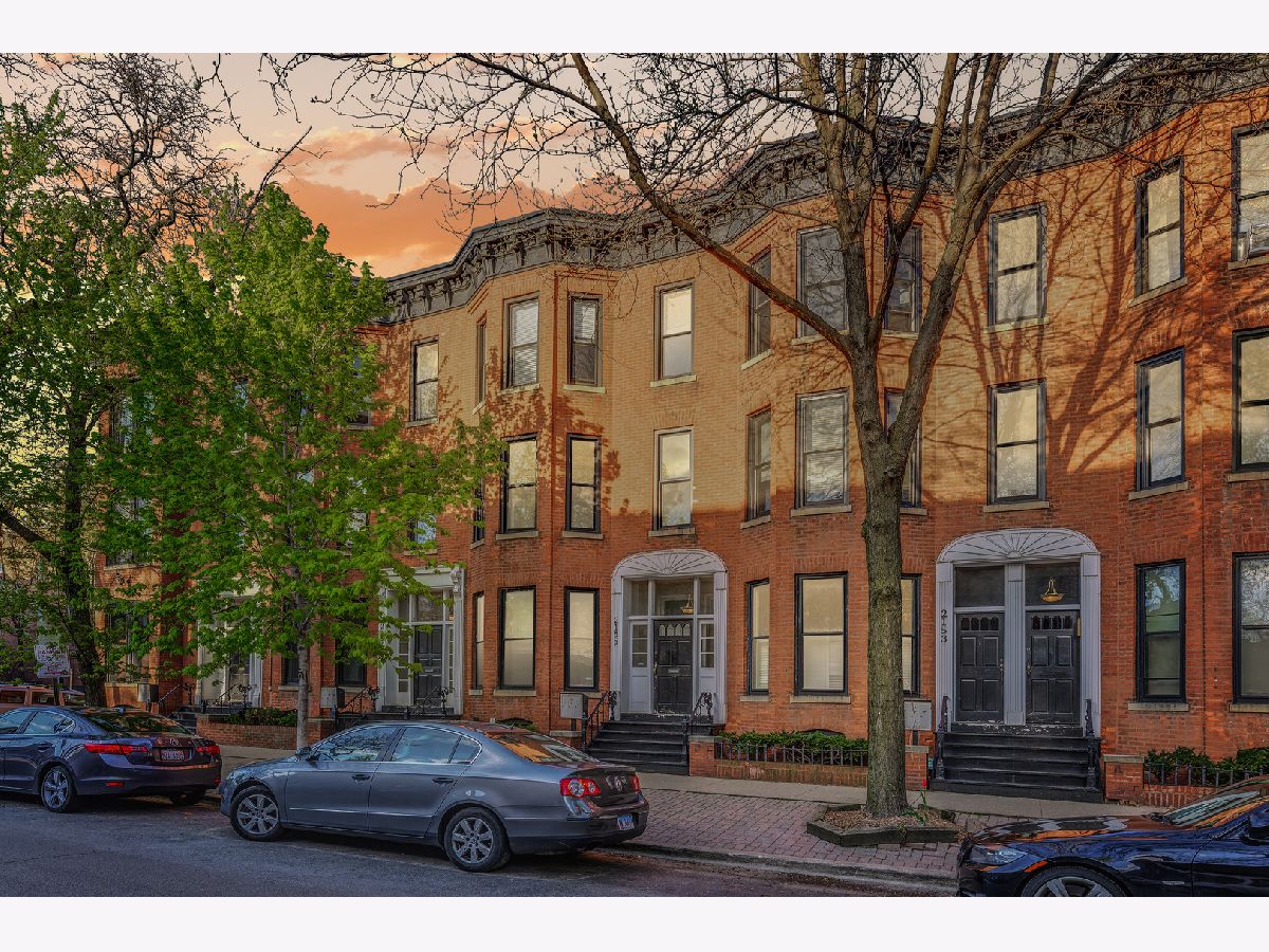 Condominiums & Homes Sold Depaul Chicago Illinois, 2155 Seminary