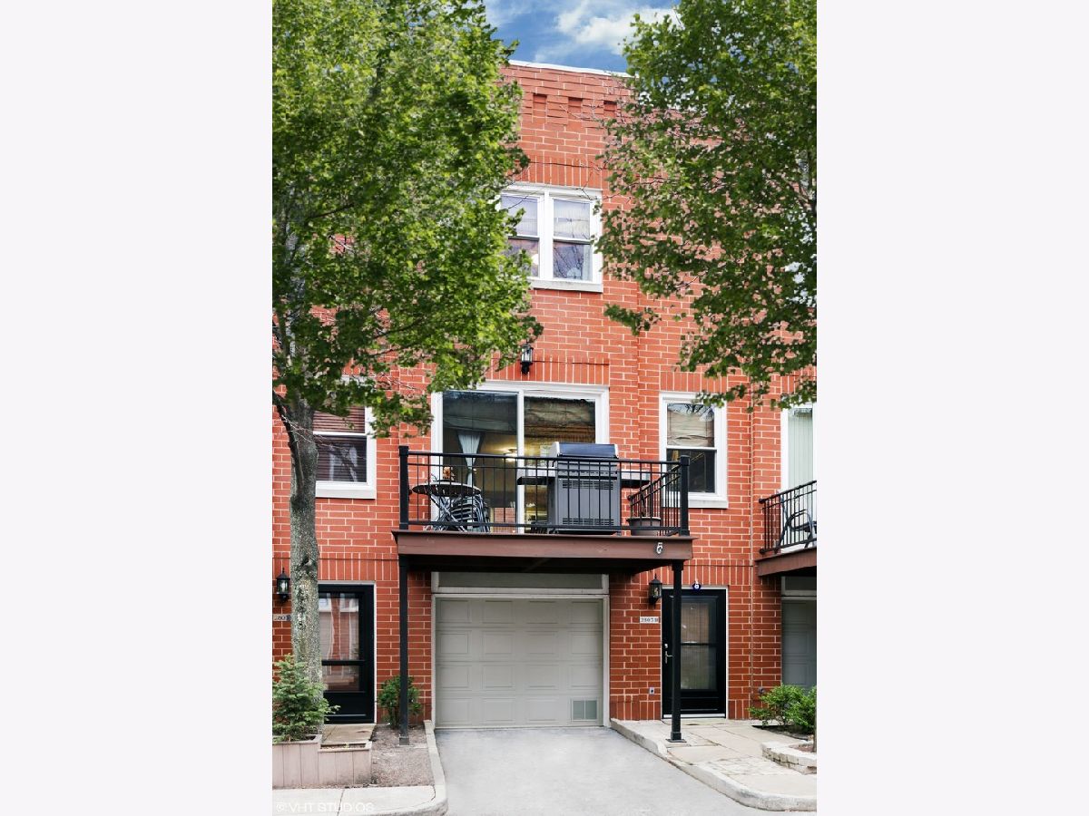 Townhomes & Condos & Homes Rented Landmark Village Chicago Illinois, 2803 Wolcott