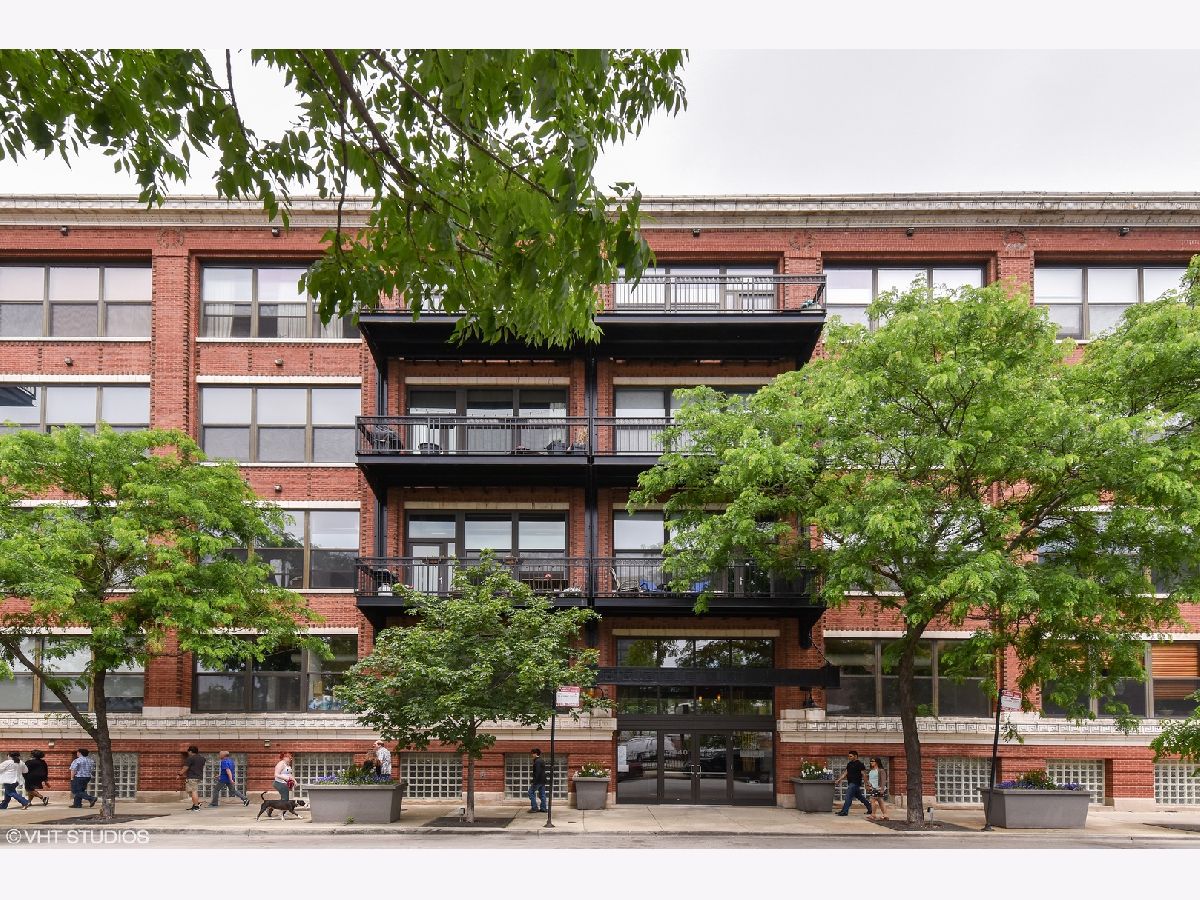 Condominiums Rented Number 10 Lofts Chicago Illinois, 1040 Adams