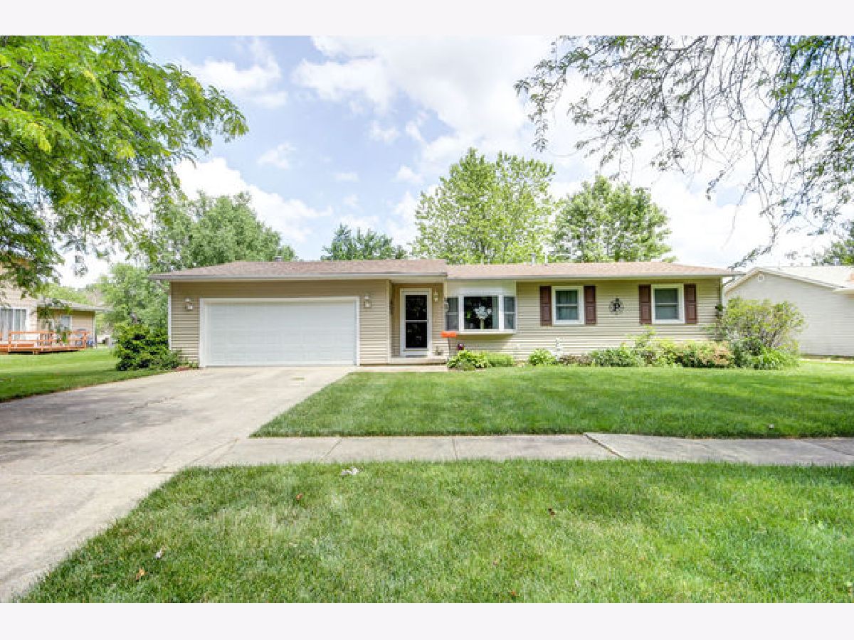 Homes Sold Sunny Dale Acres Mahomet Illinois, 1102 Center