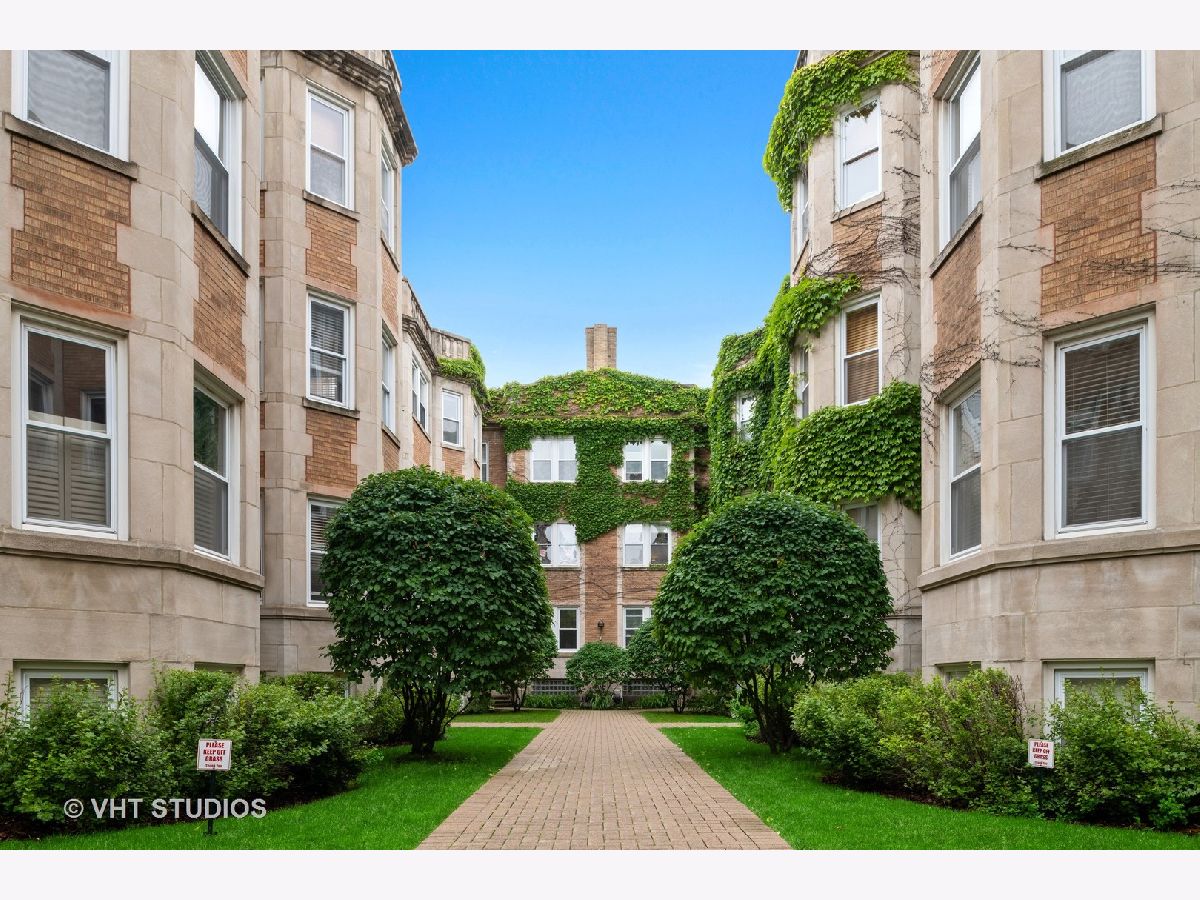 Condominiums Sold Wrigley View Village Chicago Illinois, 881 Cornelia
