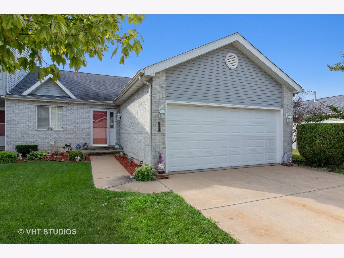 Townhomes & Homes Sold Lighthouse Cove Braidwood Illinois, 233 Harbor Landing