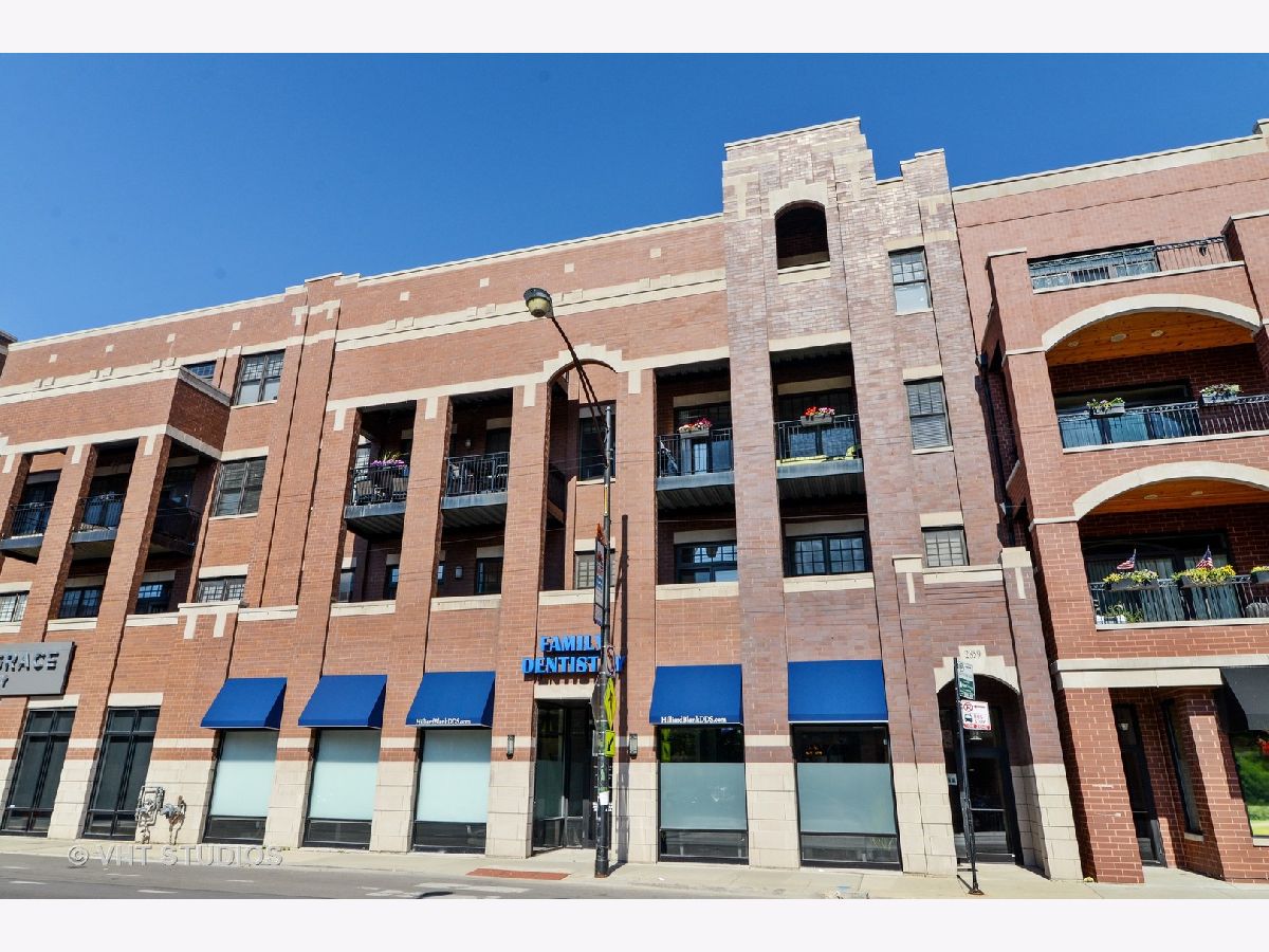 Condominiums Rented Halsted Row Chicago Illinois, 2859 Halsted