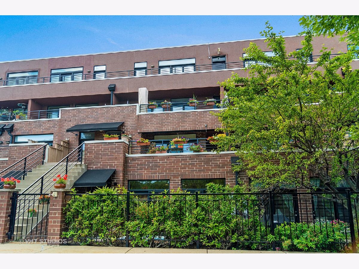 Townhomes & Condos Sold Riverwalk Townhomes Chicago Illinois, 2952 River Walk