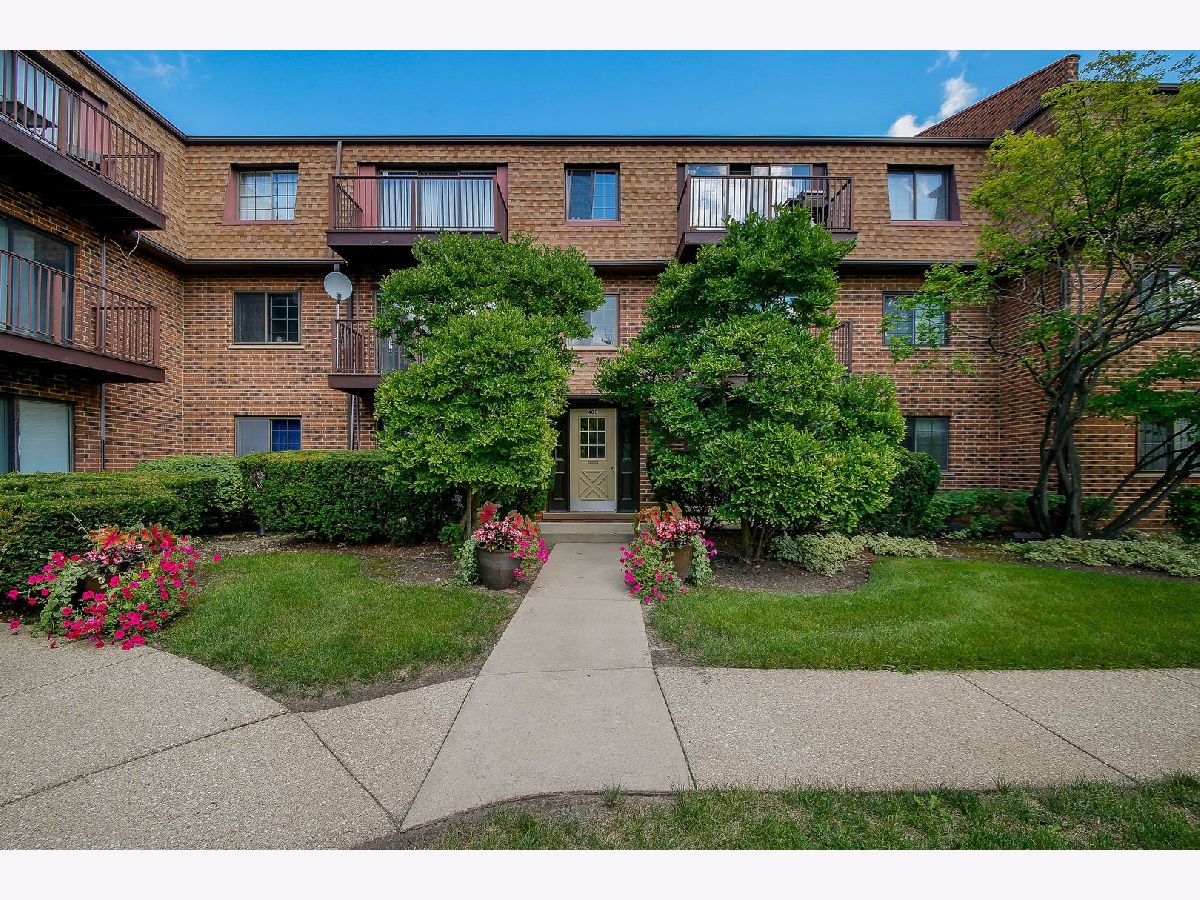 Condominiums Rented Kensington Commons Mount Prospect Illinois, 408 Kensington