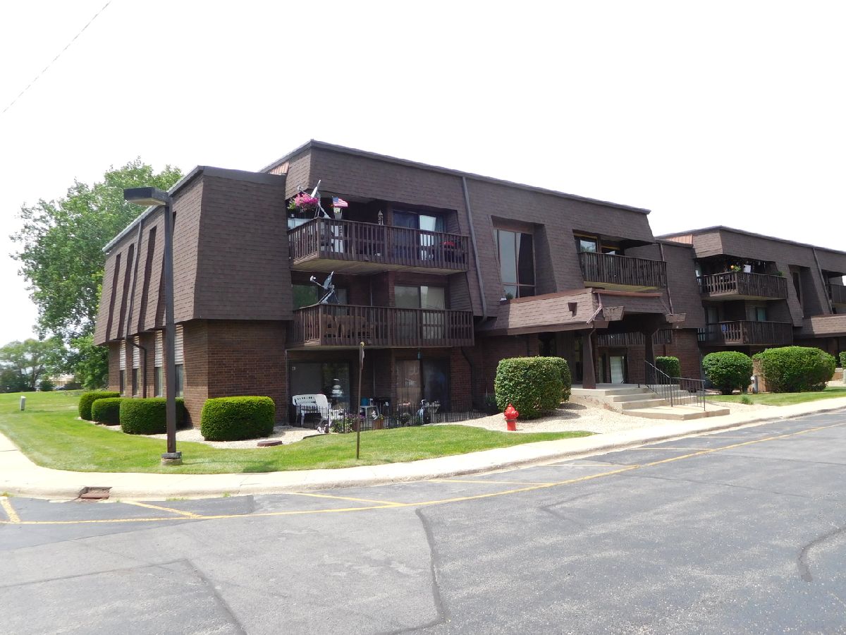 Condominiums Rented Richmond Circle Joliet Illinois, 1616 Richmond