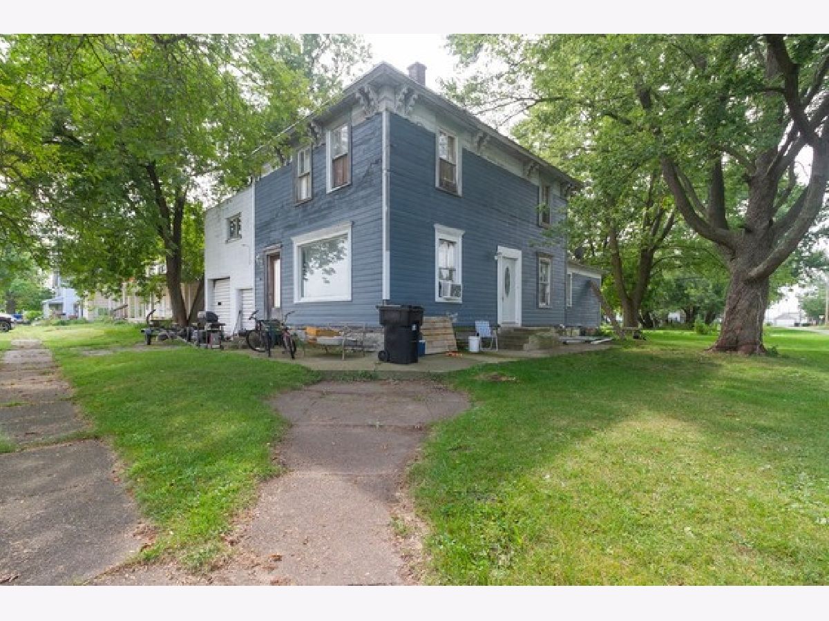  Sold Papineau Illinois, 105 Grant