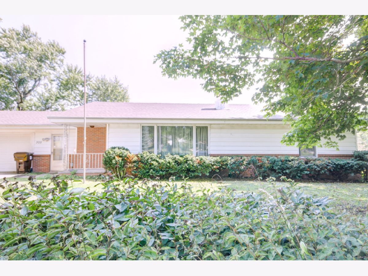  Sold Bellflower Illinois, 305 East