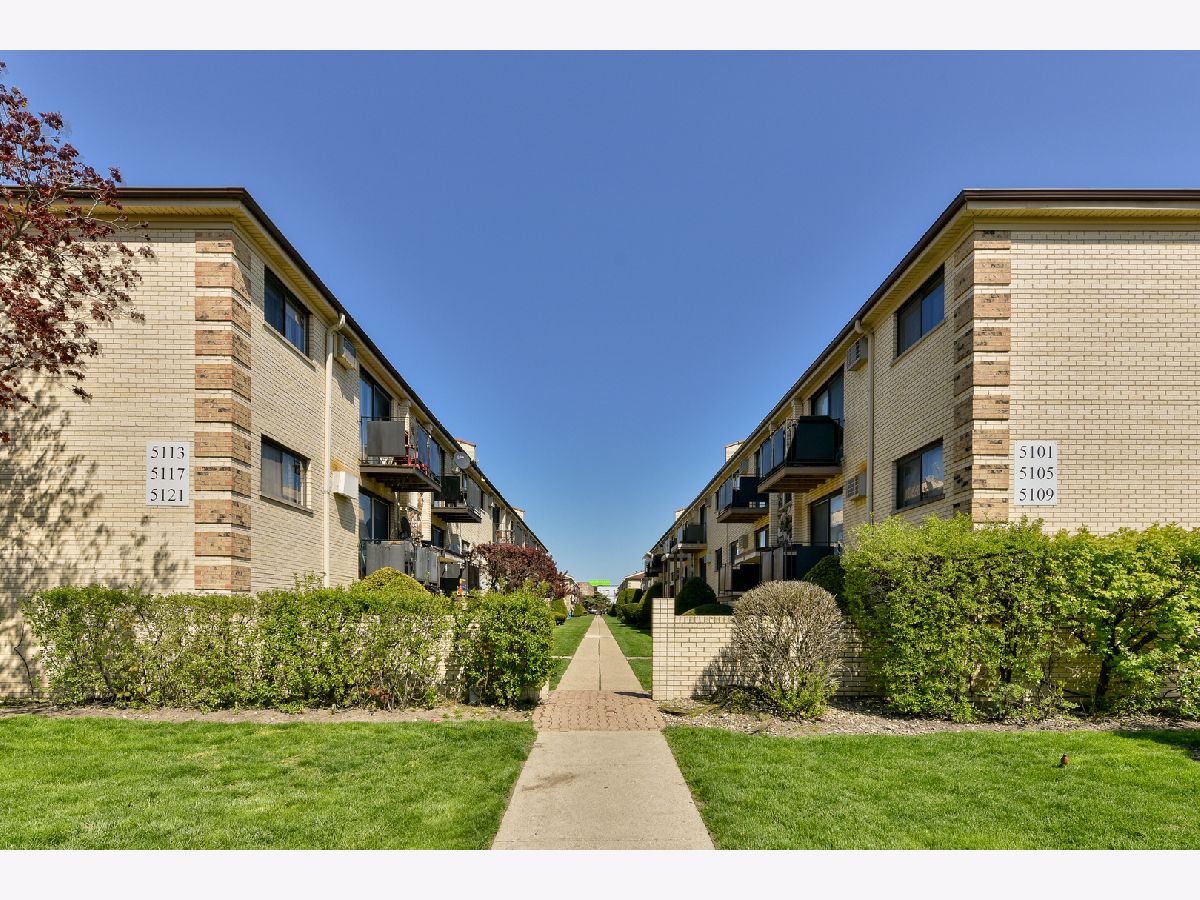 Condos & Townhomes Sold East River Road Chicago Illinois, 5113 East River