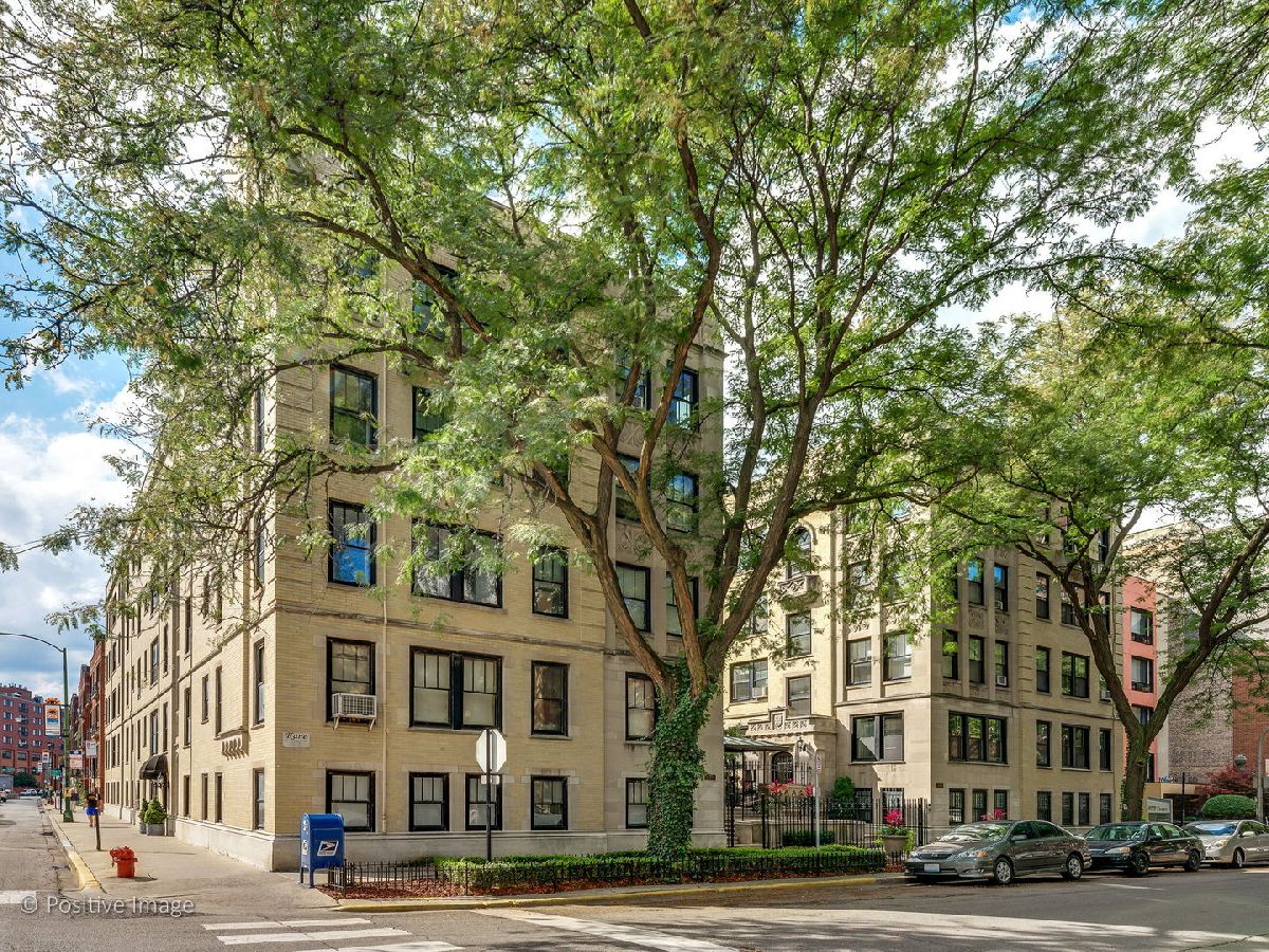 Condos & Townhomes Rented Pine Grove Court Chicago Illinois, 3608 Pine Grove