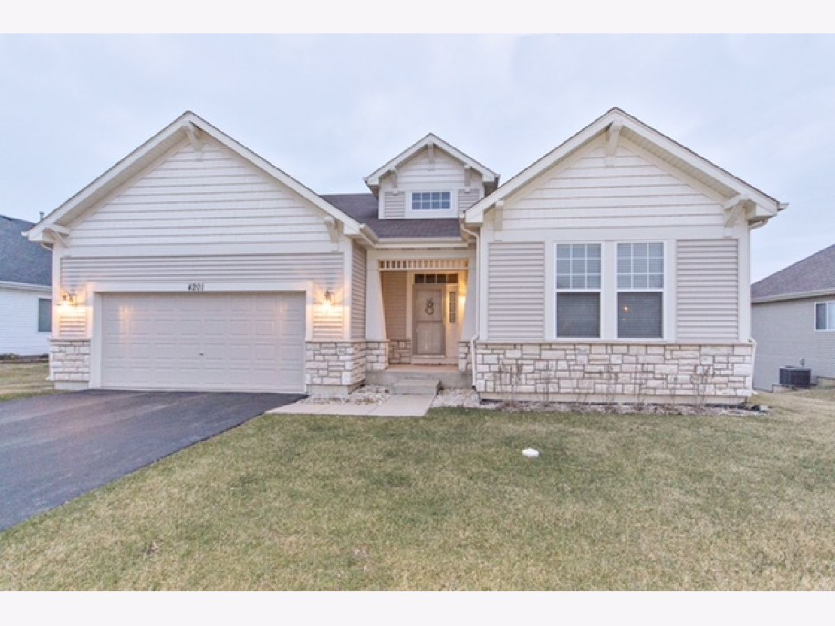 Townhomes & Homes Rented Remington Grove Johnsburg Illinois, 4201 Ella