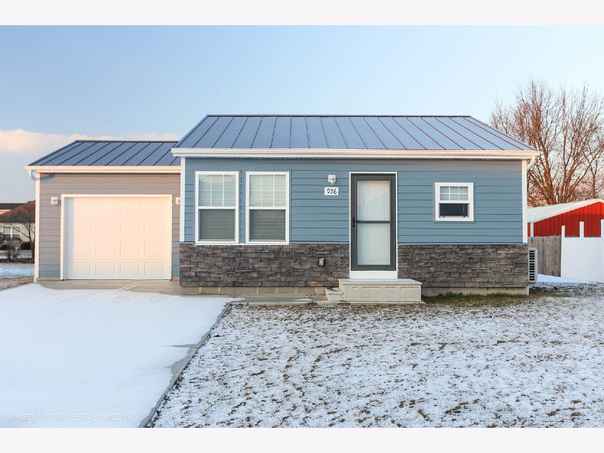 Homes & Condos & Townhomes Rented Hickory Trails Braidwood Illinois, 926 Madison