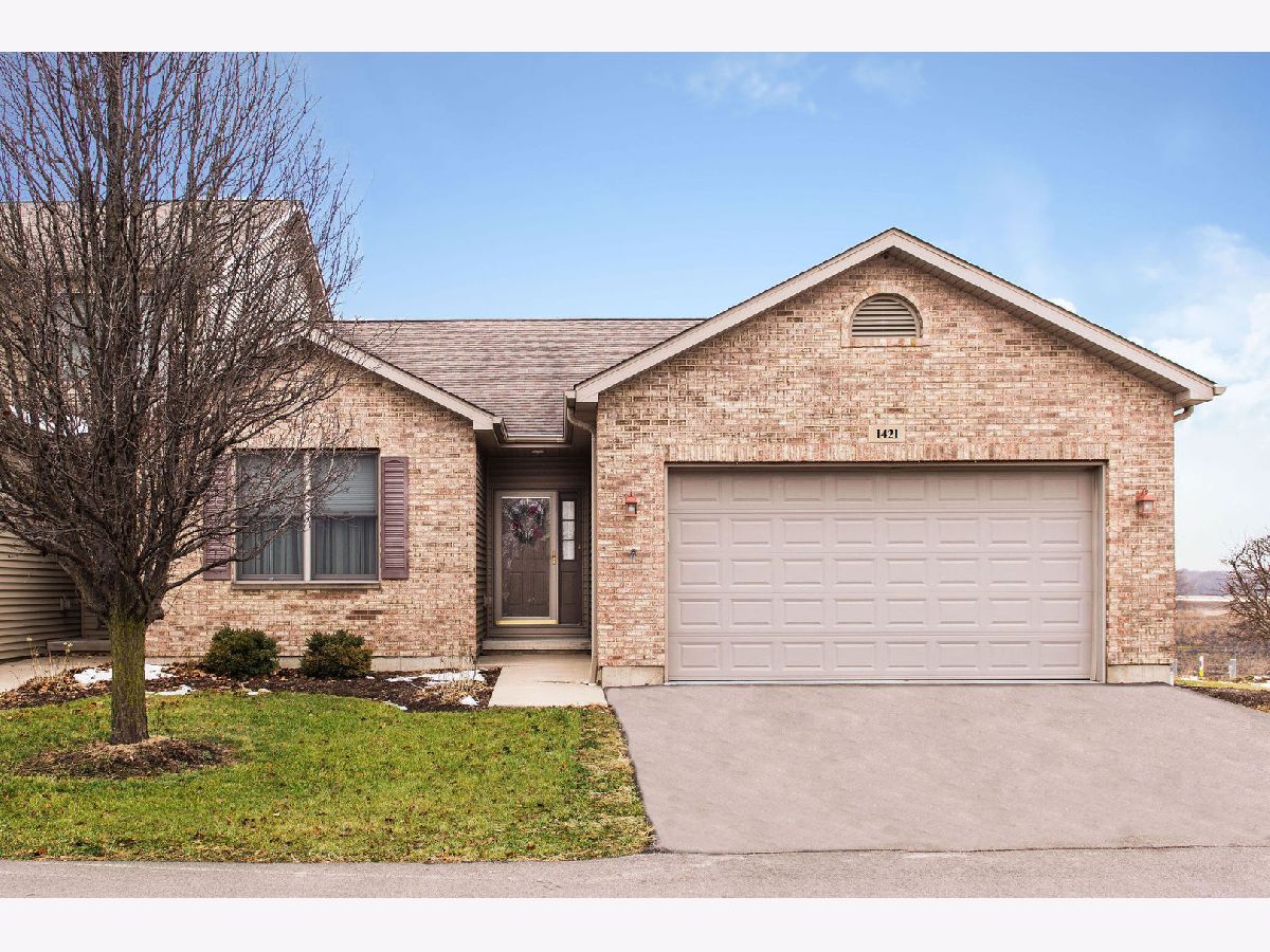 Townhomes Sold Prairie Ridge Sycamore Illinois, 1421 Ridge