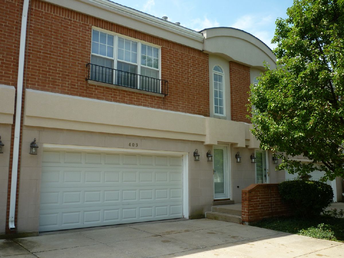 Townhomes & Condos Rented Town Place Buffalo Grove Illinois, 409 Town Place