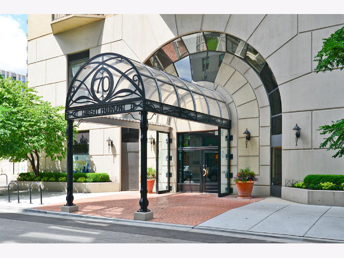 Condominiums Sold Hermitage Chicago Illinois, 70 Huron