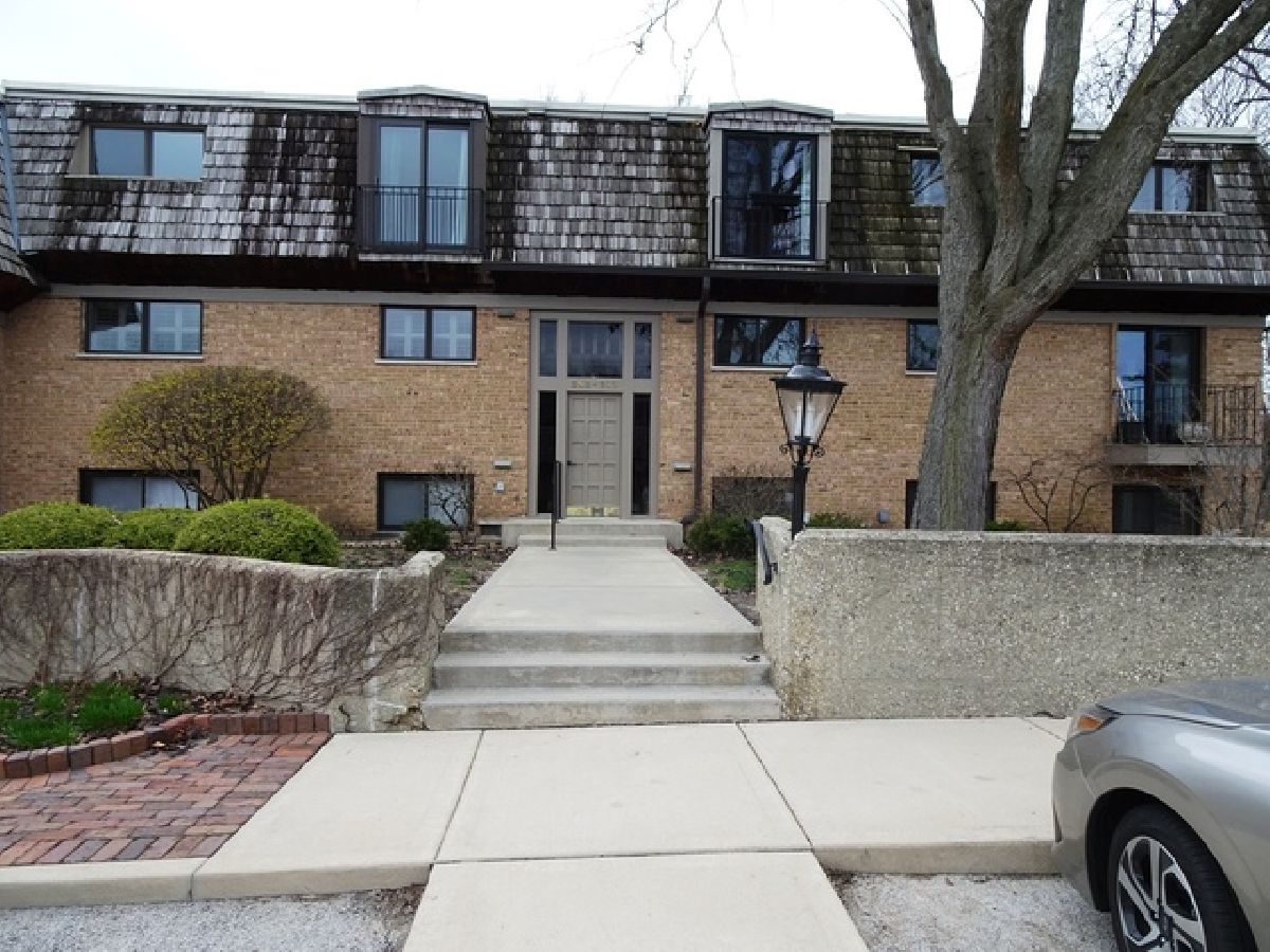 Condos & Townhomes Rented Kenston Geneva Illinois, 210 Kenston