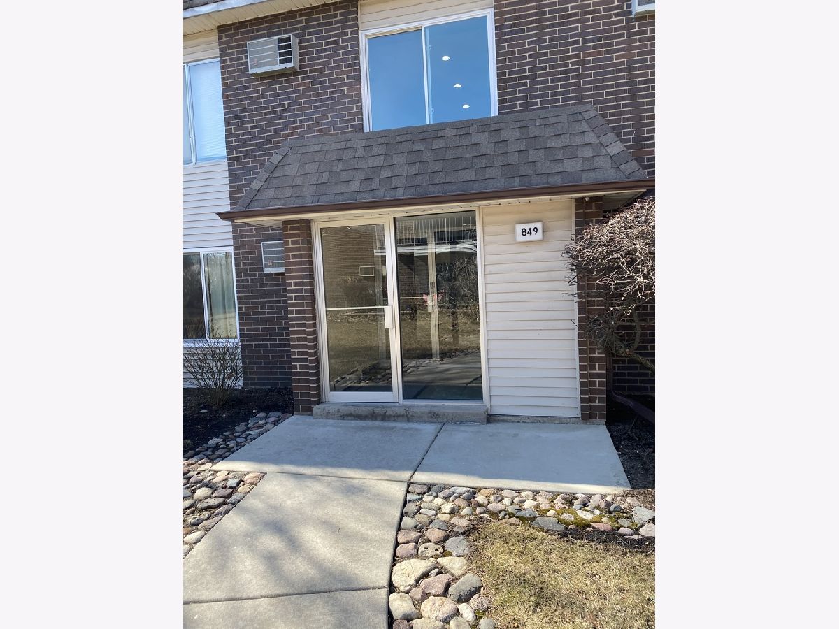 Homes & Condominiums Rented Mill Creek Buffalo Grove Illinois