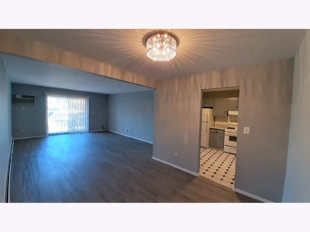 Condominiums & Homes Rented Glenview Courts Glenview Illinois, 3615 Central