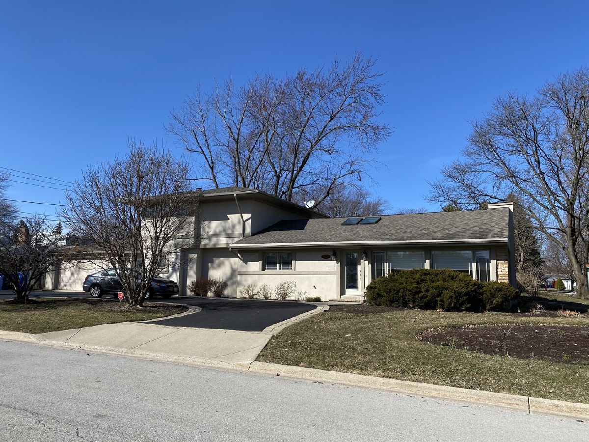 Homes Rented Sherwood Forest Highland Park Illinois, 1639 Midland