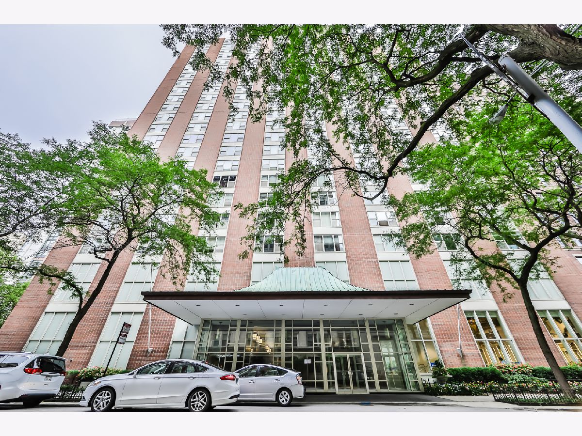 Condominiums Rented Ambassador House Chicago Illinois, 1325 State