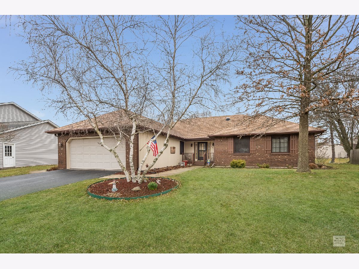 Homes Sold Lakeside Sans Souci Aurora Illinois, 2475 Coach And Surrey