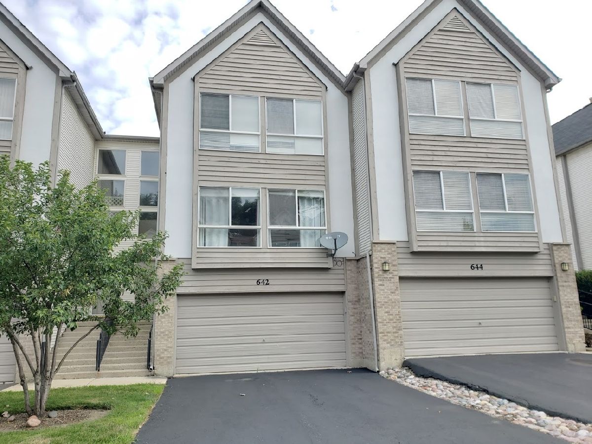 Townhomes Rented Diamond Pointe Mundelein Illinois, 642 Diamond Pointe