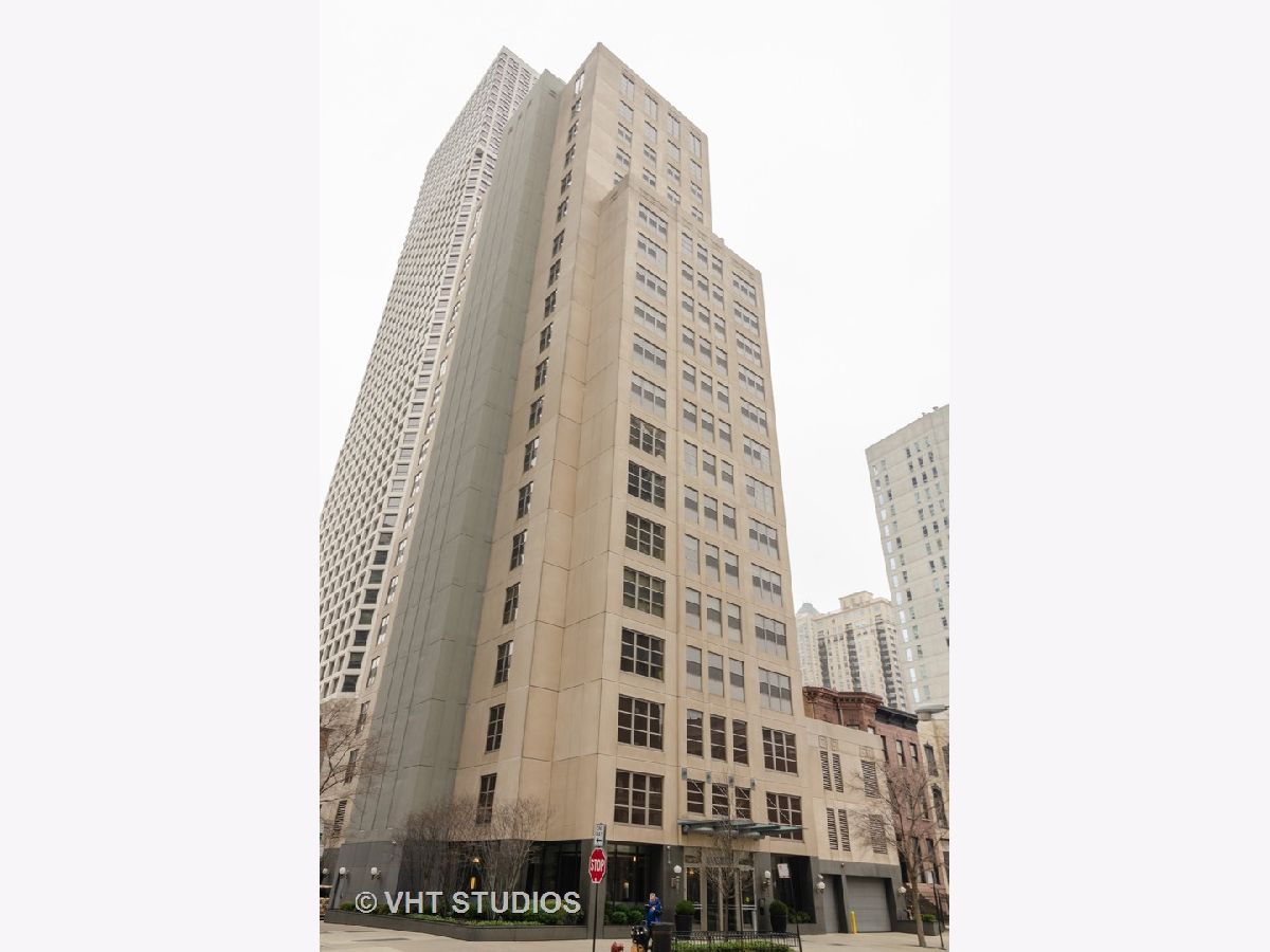 Condominiums Rented Maple Tower Chicago Illinois, 1035 Dearborn