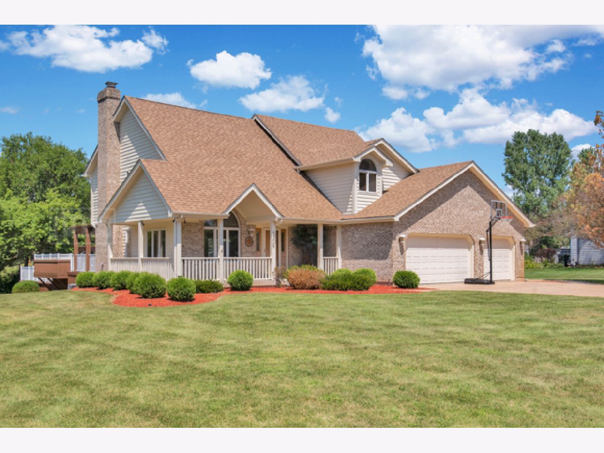 Homes Sold Oak Valley Hills Spring Grove Illinois, 2506 Amanda