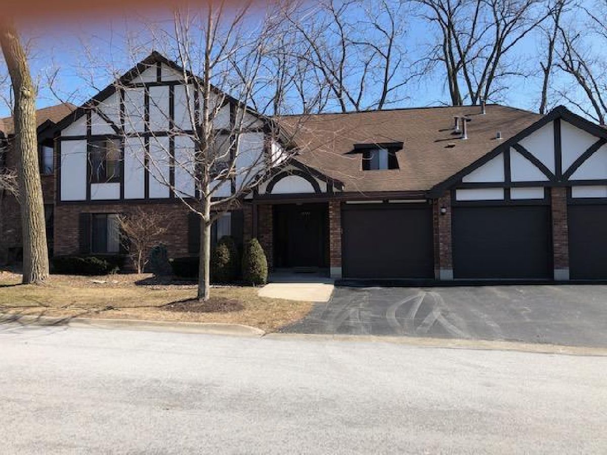 Condominiums Rented The Timbers Palos Hills Illinois, 11111 Cottonwood