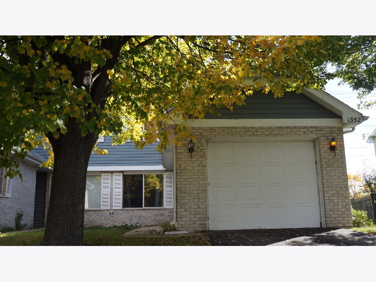Townhomes Rented Eagle Trace Aurora Illinois, 1352 Andover