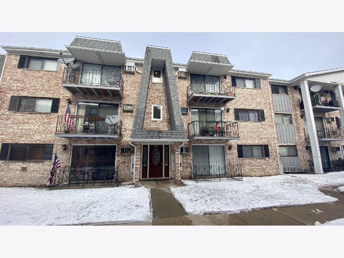 Condominiums Sold Innisbrook Chicago Illinois, 5369 Delphia