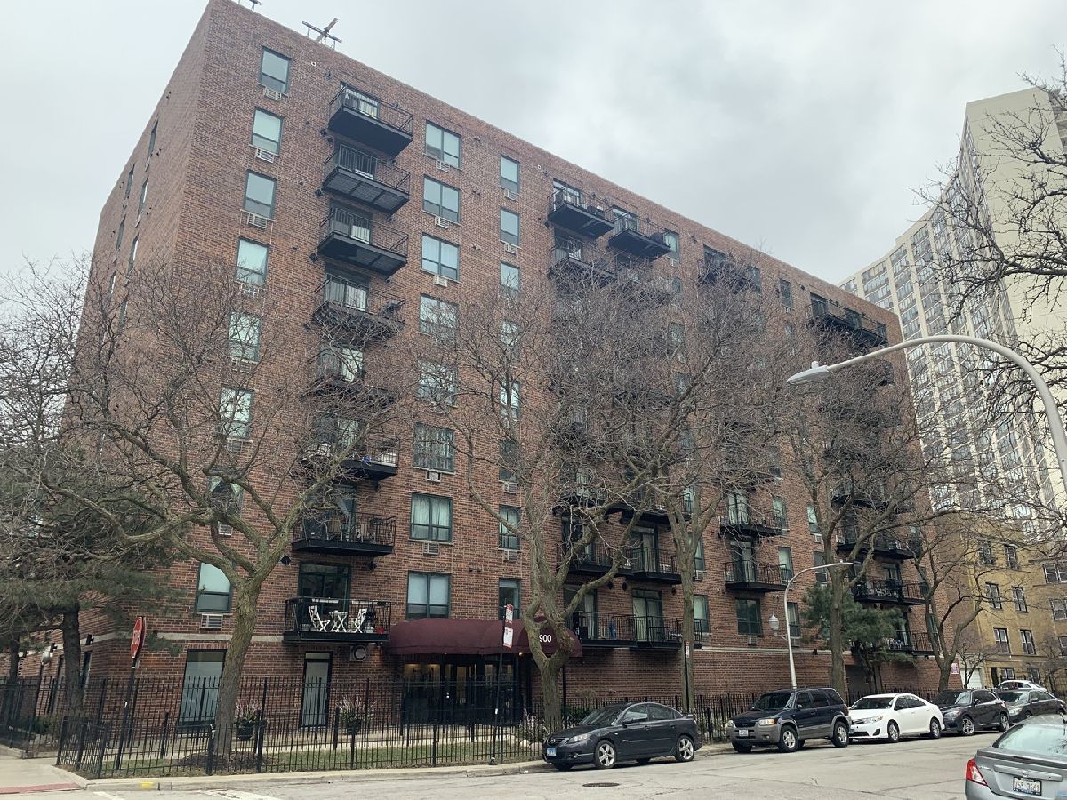 Condominiums Rented The Coronado Chicago Illinois, 3900 Pine Grove