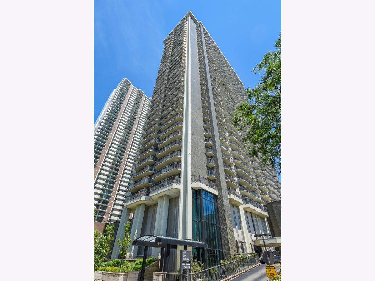 Condominiums Rented Malibu Chicago Illinois, 6007 Sheridan