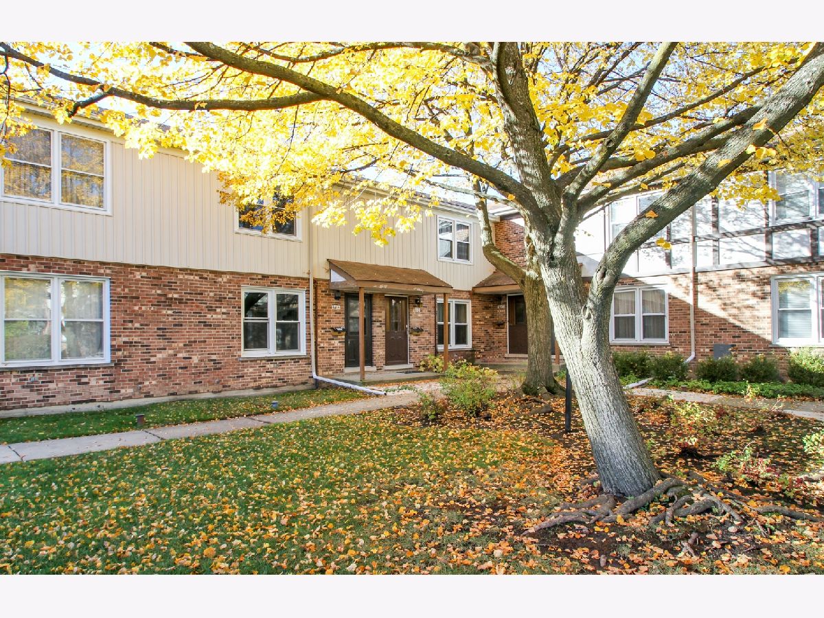 Townhomes Rented Pickwick Lane Glenview Illinois, 1732 Pickwick