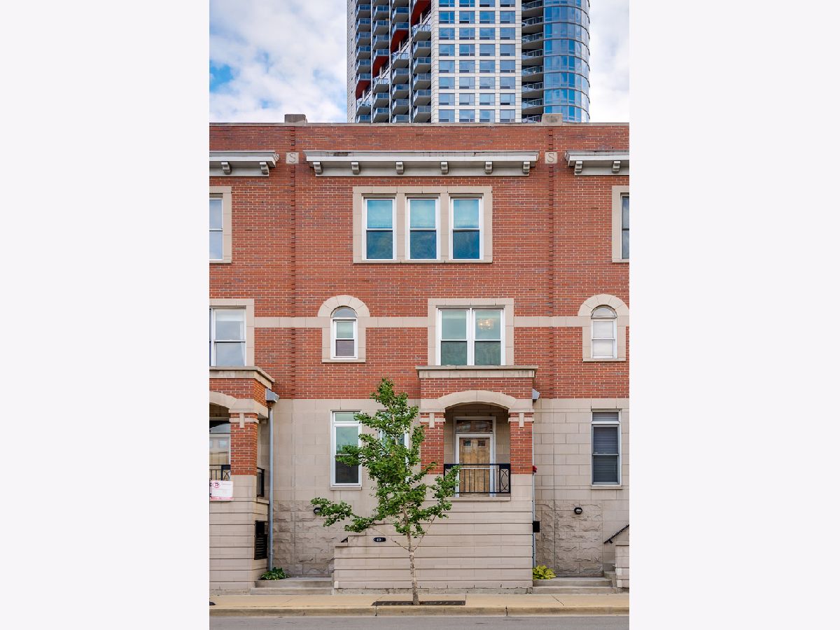 Townhomes & Condos Rented The Sexton Chicago Illinois, 419 Grand
