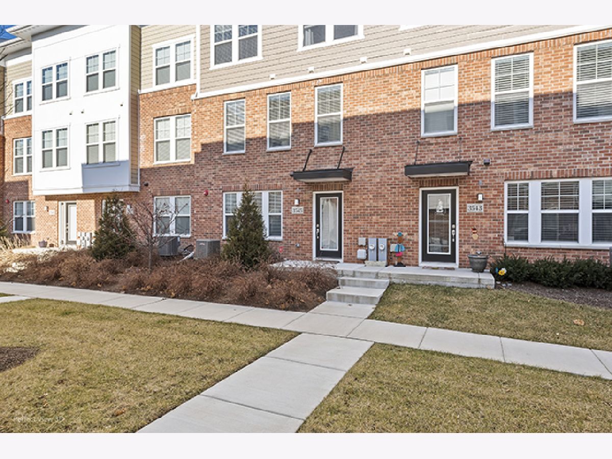 Condos & Townhomes Rented Uptown At Seven Bridges Woodridge Illinois, 3545 Bunker